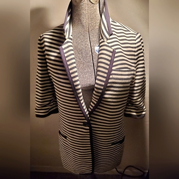 Elizabeth and James Blazer Size 4 - Picture 3 of 13